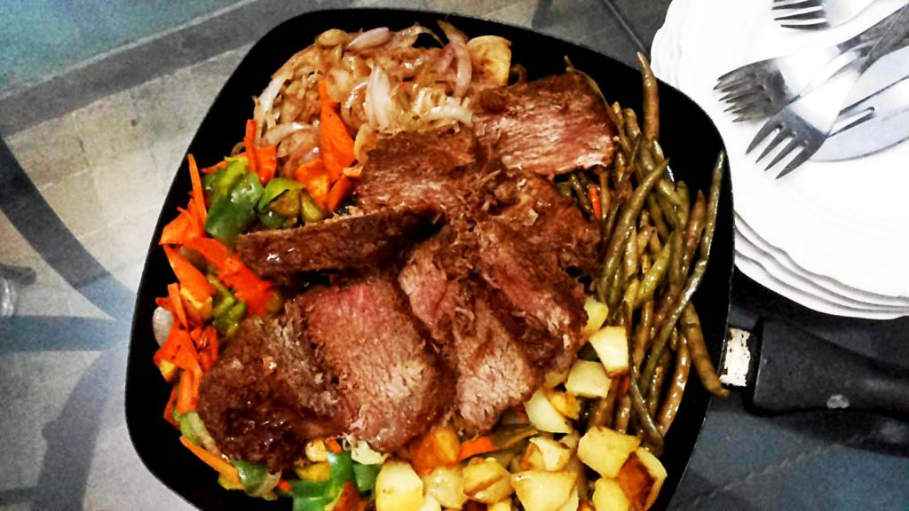 hunter-beef-sizzling-steak-veggies